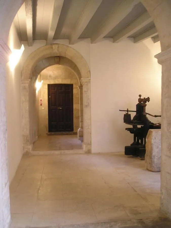 Palais Des Papes - Spacious Historic Apartment In Private Mansion ! Free Parking Nearby ! Spacieux Appartement Historique Dans Hotel Particulier ! Parking A Proximite Offert ! Avignon