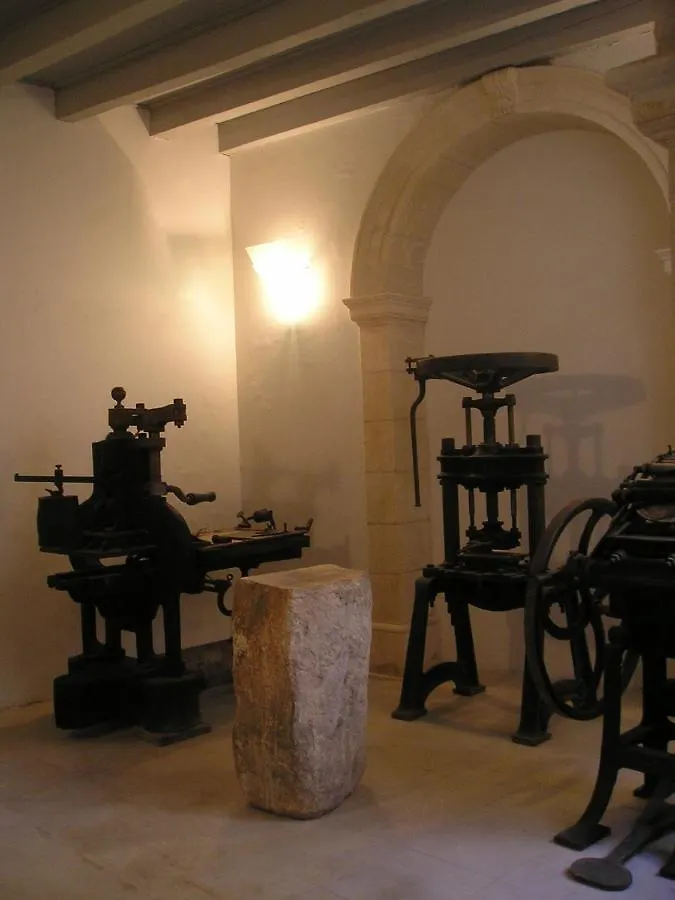 Palais Des Papes - Spacious Historic Apartment In Private Mansion ! Free Parking Nearby ! Spacieux Appartement Historique Dans Hotel Particulier ! Parking A Proximite Offert ! Avignon 0*,