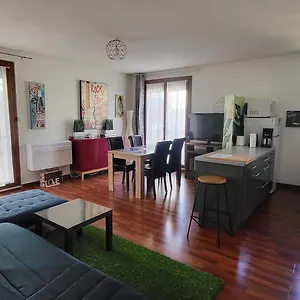 Apartment T2 Climatise Intra Muros Spacieux Et Lumineux, Avignon