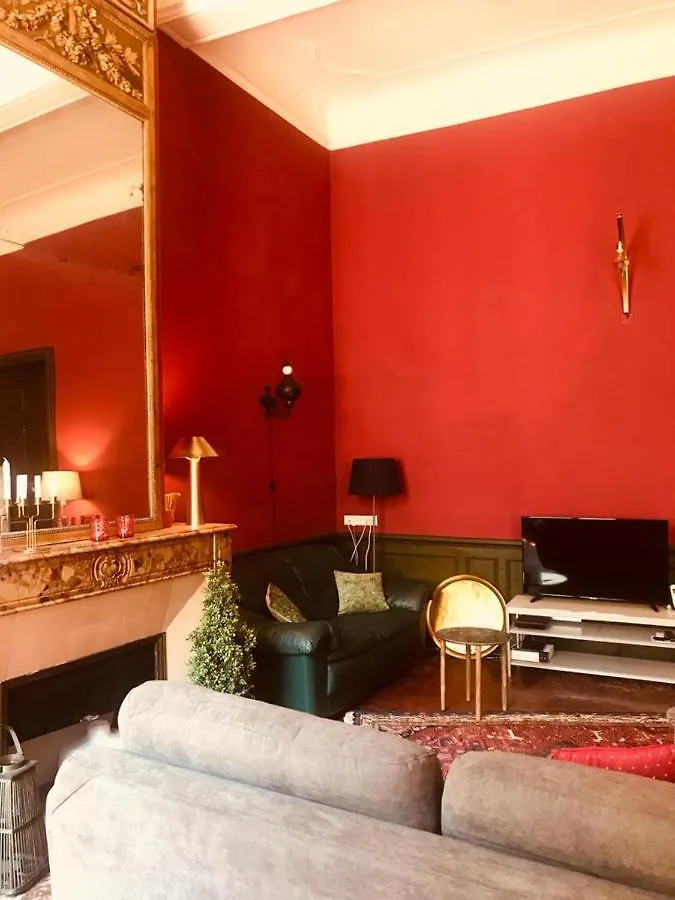 Palais Des Papes: Historic Mansion Apartment with Free Nearby Parking Avignon