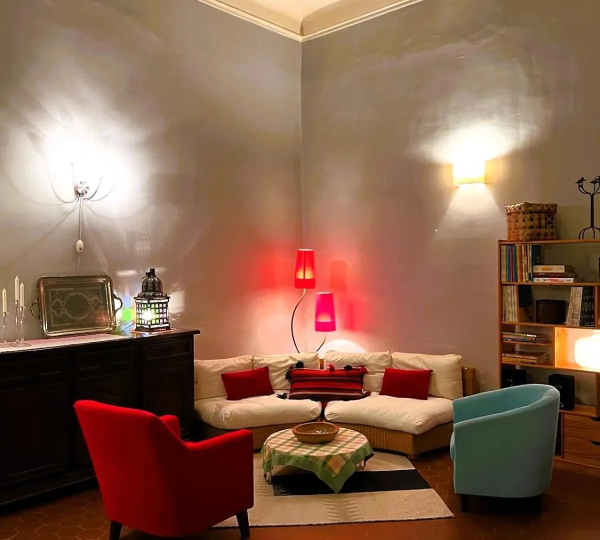 Palais Des Papes: Historic Mansion Apartment with Free Nearby Parking Avignon